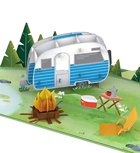 papercrush® Pop-Up Karte Camping mit Wohnwagen [NEU!] - 3D Geburtstagskarte oder Geldgeschenk für Camper, Lustiges Camping Geschenk für Frauen und Männer, Gutschein für Campingplatz oder Reise von papercrush