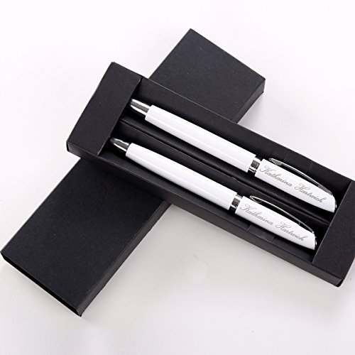 Kugelschreiber Schreibset Alphabet mit Gravur - Farbe weiß - Drehkugelschreiber und Rollerball schwarzschreibend - mit Geschenk-Etui Kugelschreiber Schreibset Alphabet mit Gravur - Farbe weiß - Drehkugelschreiber und Rollerball schwarzschreibend - mit Geschenk-Etui von polar-effekt