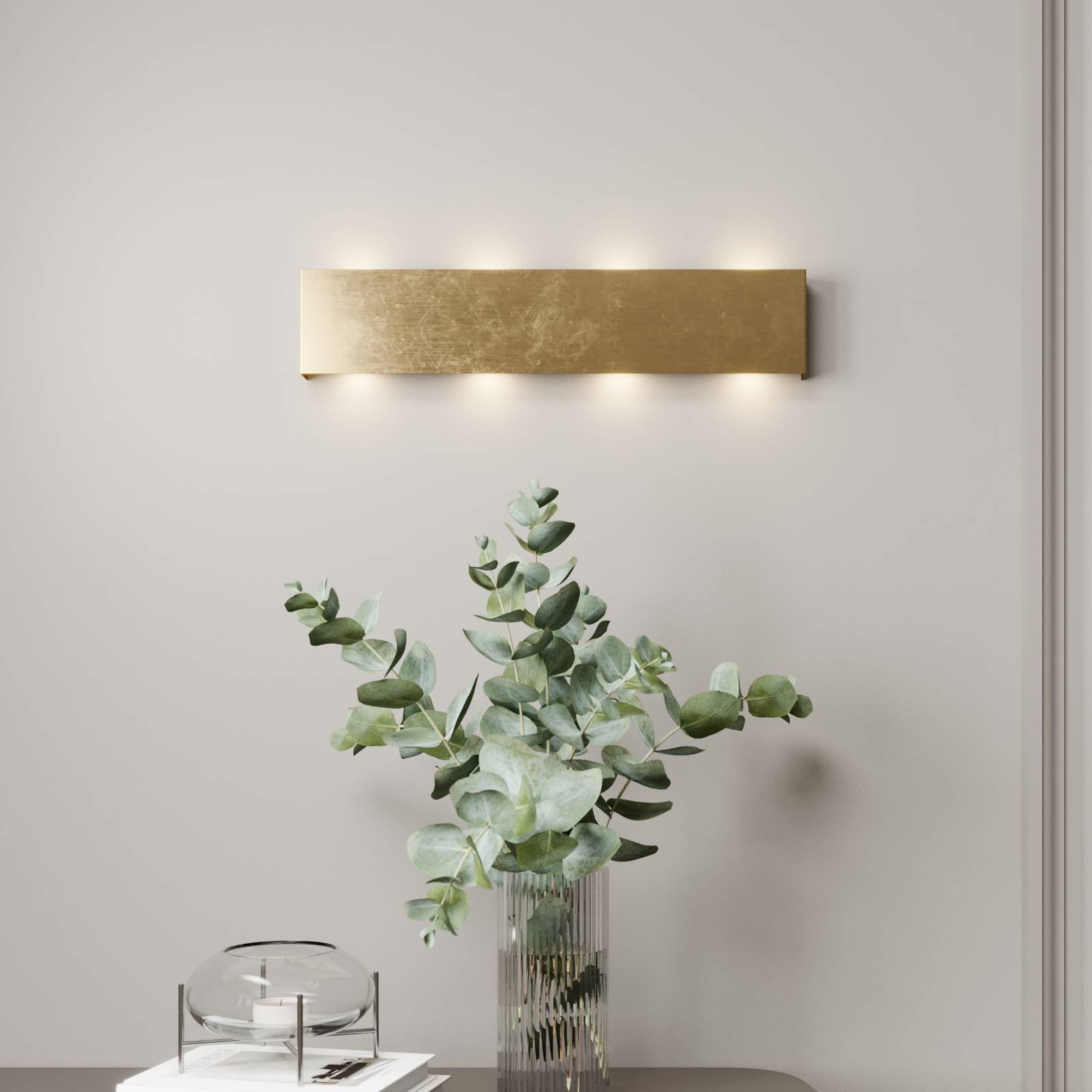 Quitani LED-Wandleuchte Maja, gold antik, Breite 54 cm von quitani