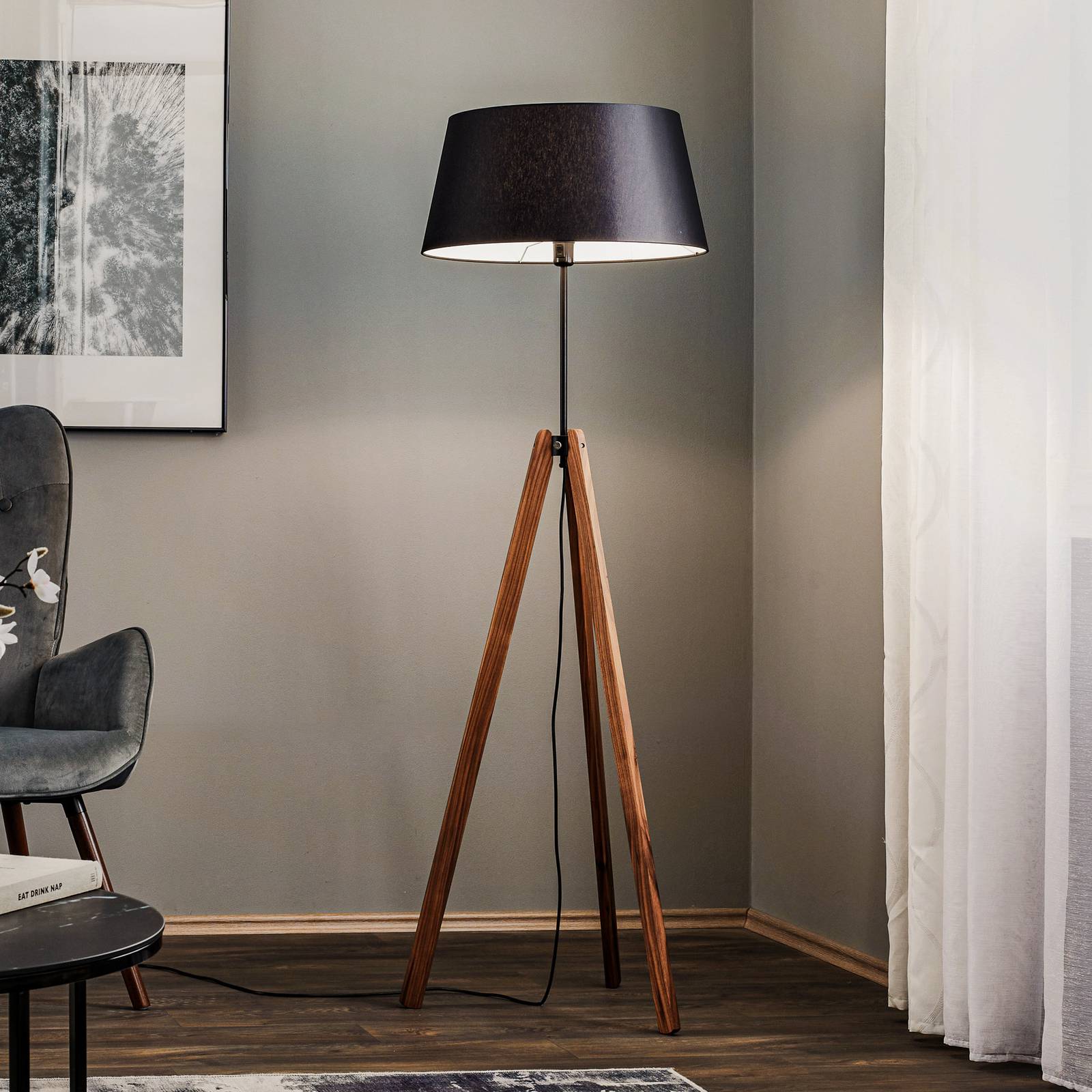 Quitani Stehlampe Reba, Tripod, Chintz, schwarz Quitani Stehlampe Reba, Tripod, Chintz, schwarz von Quitani
