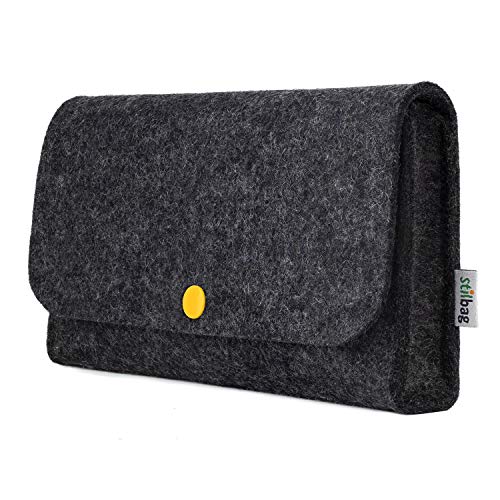stilbag Tasche für Elektronik Zubehör aus Wollfilz anthrazit, Knopf gelb stilbag Tasche für Elektronik Zubehör aus Wollfilz anthrazit, Knopf gelb von stilbag