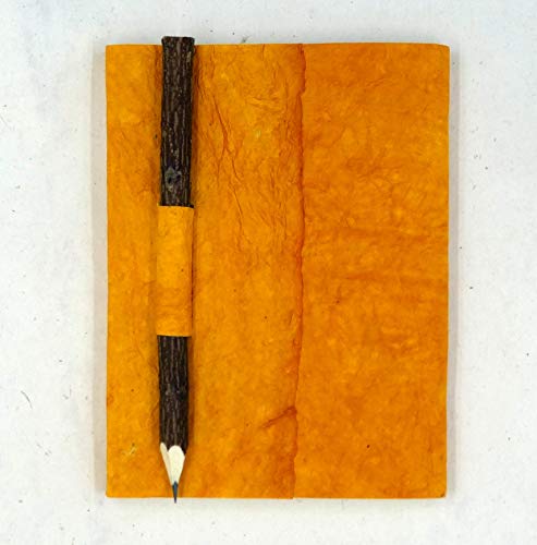 paperfreak *veganes Leder* Notizbuch A5-18x14cm Lederpapierbuch mit Astbleistift Reisejournal Skizzenbuch Brahmanenleder (sonnengelb orange) von tribal paper bhutanarts