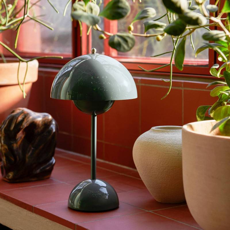 &TRADITION LED-Akku-Tischleuchte Flowerpot VP9, steinblau von &Tradition