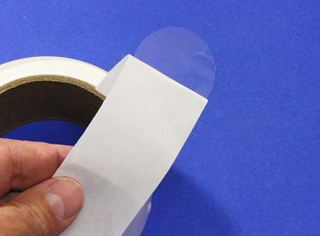 Verschlussetiketten transparent auf Rolle - ø 20 mm rund - 2.500 Stück je Rolle - Kern: 76 mm - aussen gewickelt - stark haftend - Klebepunkte transparent von zega-labels